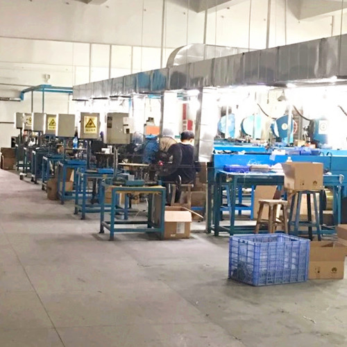 发夹发卡产品的同行区隔，国内外同行做不出的发夹发卡，我们在做